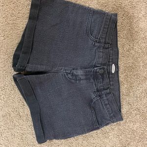 Size 6  GAP black denim wash shorts